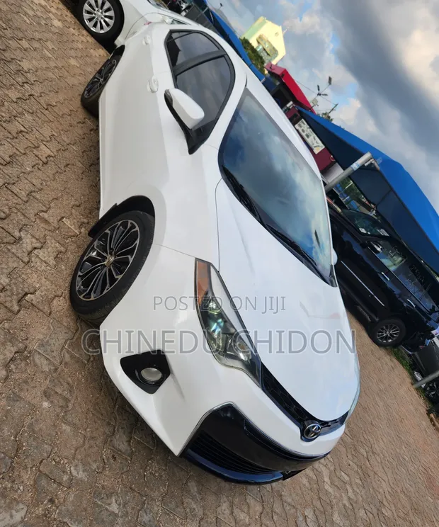 Toyota Corolla 2016 White - 1