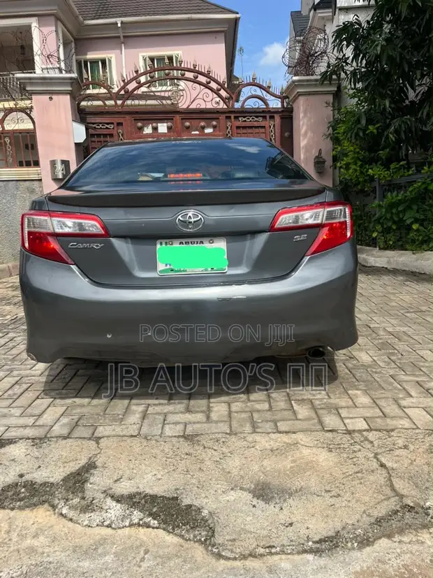 2013 Toyota Camry SE Sedan - Gray - 1