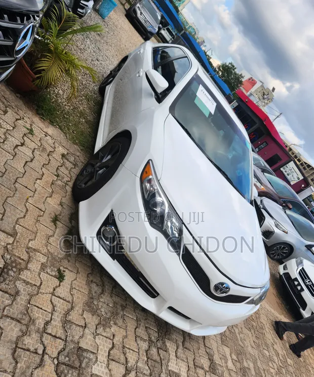 Toyota Camry 2013 White - 1
