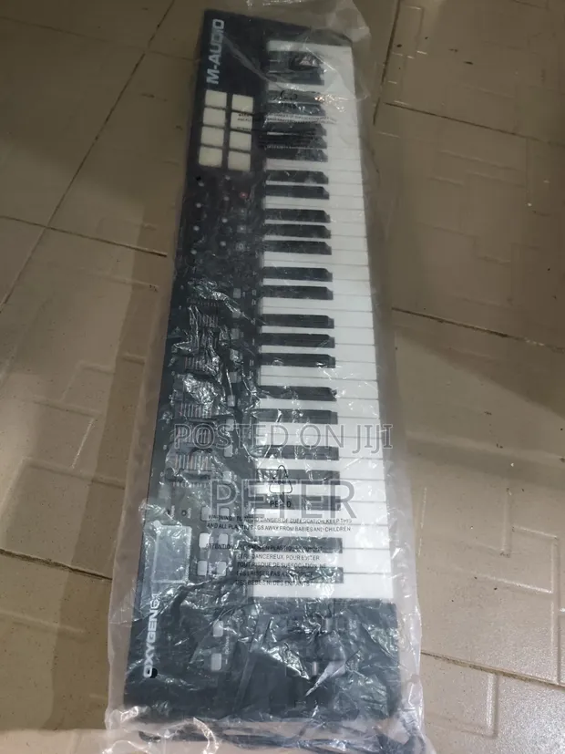 Oxygen 61 Keys MIDI Keyboard - 1