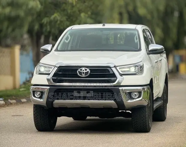 Toyota Hilux 2023 White - 1