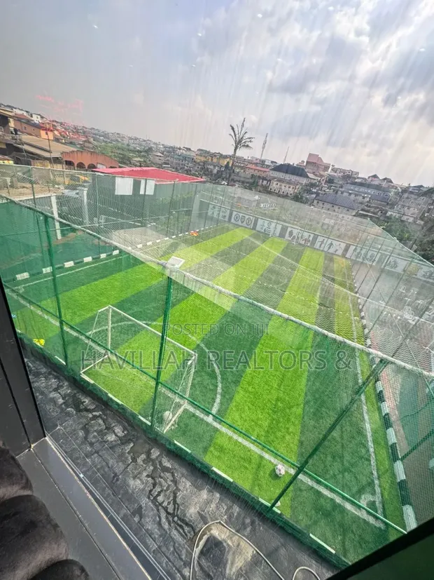 Wurin Gidan Abinci/Lounge don Hayarwa - GRA Phase 1 - 1