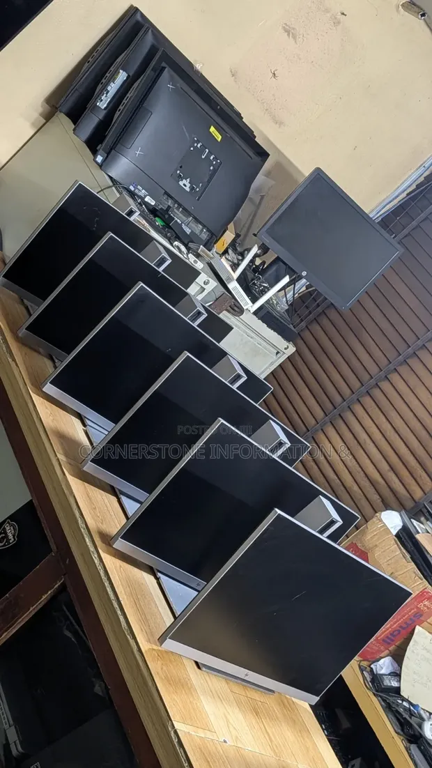 HP EliteDisplay E223 21.5 Inch Monitor - 1
