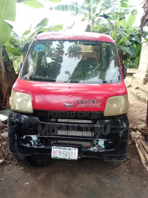 2004 Toyota HiAce Bus - Red