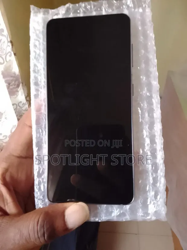 New Samsung Galaxy S21 5G 256GB Gray - 1