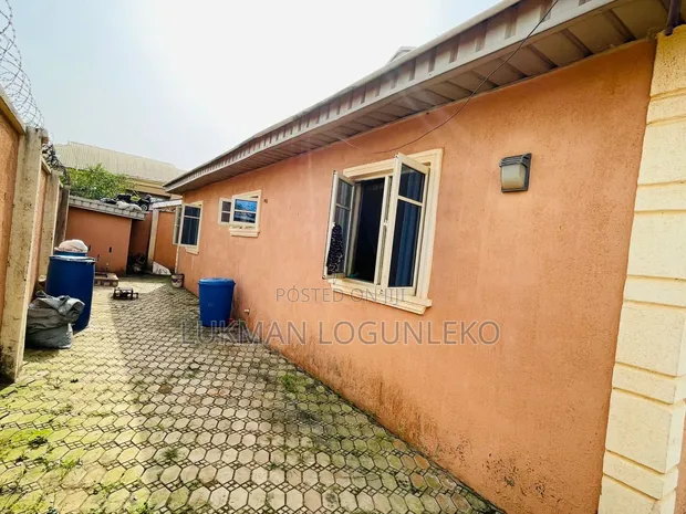 3 Bedroom Bungalow a Ijede / Ikorodu Don Sawa - 1