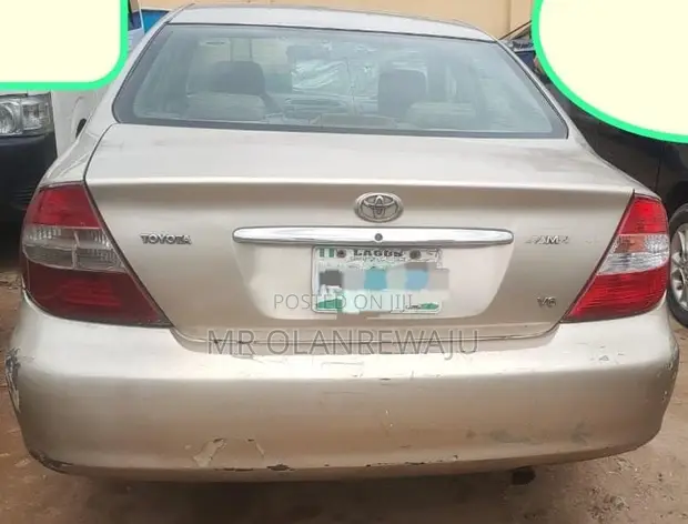 2004 Toyota Camry LE V6 Sedan Zinari - 1