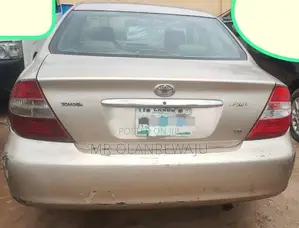 2004 Toyota Camry LE V6 Sedan Gold