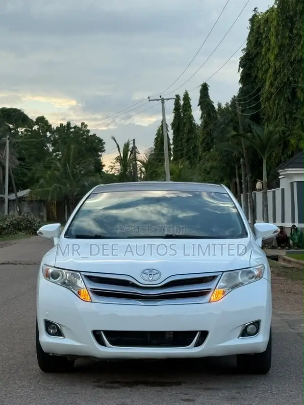 Toyota Venza 2011 White - 1