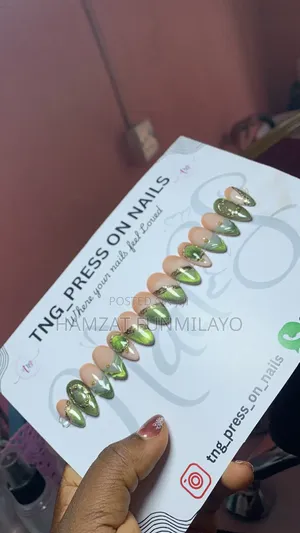 Rubber Base Press-On Nail Set
