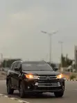 2019 Toyota Highlander XLE Black - 1