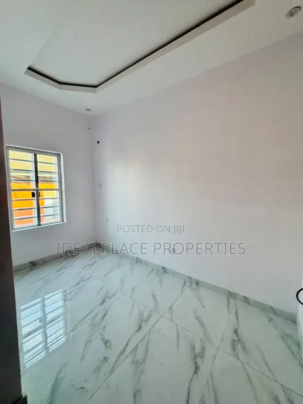 3 Bedroom Sabon Gina Duplex Don Siyarwa a Agege - 1