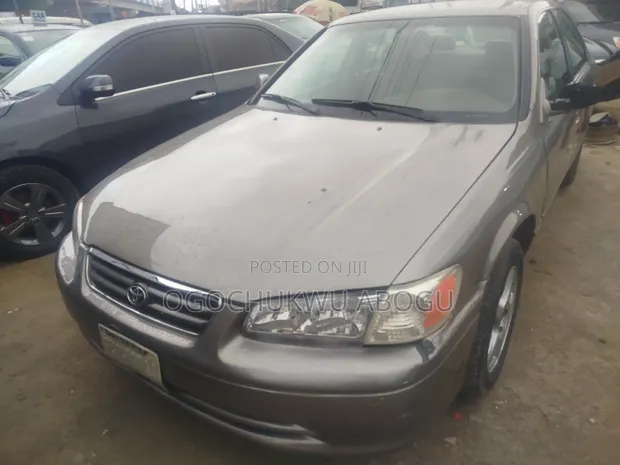 Toyota Camry 2000 Gray - 1