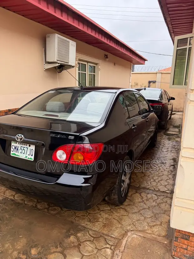 Toyota Corolla 2004 Black - 1