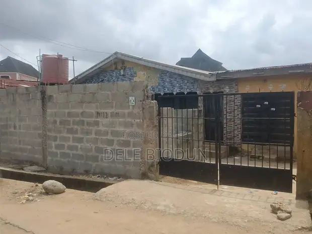 Furnished 5-Bedroom Bungalow in Magbon for Sale - 1