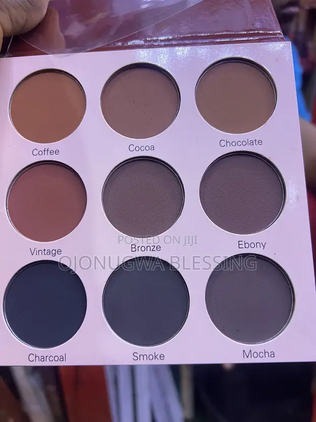 Adventure Brand Makeup Set with Eyeshadows - 1