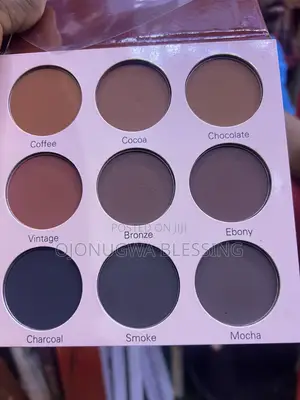 Adventure Brand Makeup Set with Eyeshadows