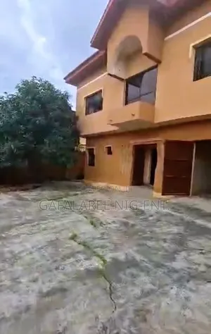 Gidan Duplex Mai Dakuna 6 da BQ a Ago Palace, Mai Cikakken Kayan Aiki