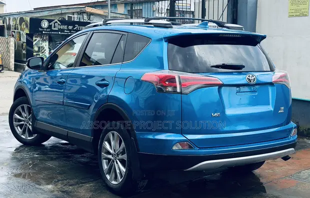 2017 Toyota RAV4 SE AWD - 1