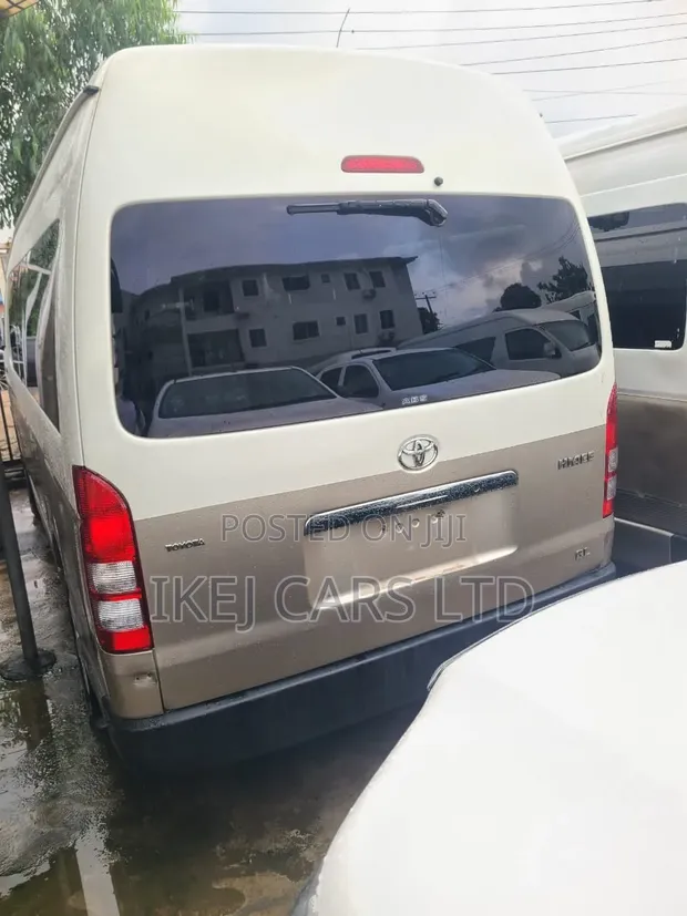 Toyota HiAce 2011 - Wadda Aka Shigo Da Ita - 1
