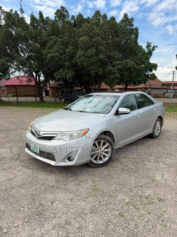 Toyota Camry XLE Sedan 2012 - 1