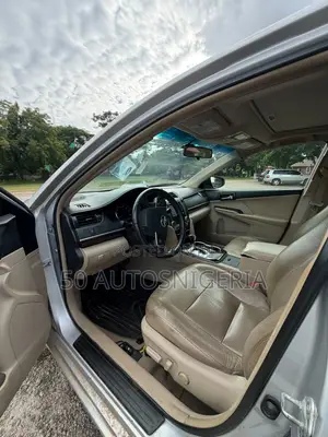 Toyota Camry XLE Sedan 2012