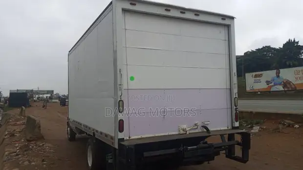 2016 Ford E350 Mini Box Truck - 1