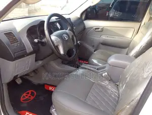 Toyota Hilux 2013 Fari