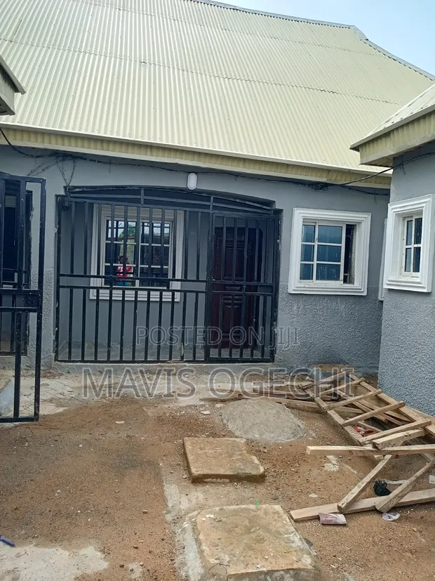 Dakin Kwana 1 da Parlour Mai Cikakken Kayan Saka a Rugar Madaki, Karu - 1