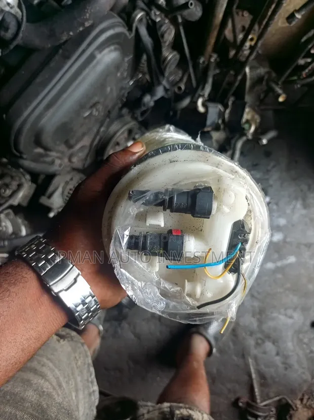 Volvo S40/V40 Complete Fuel Pump (2002 Model) - 1