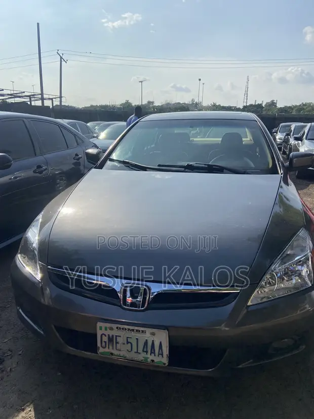 Honda Accord 2005 Gray - 1