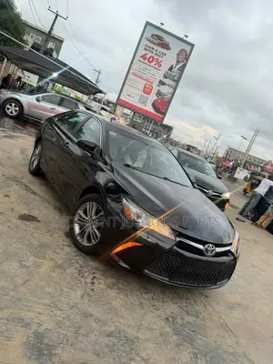 2015 Toyota Camry SE Sedan