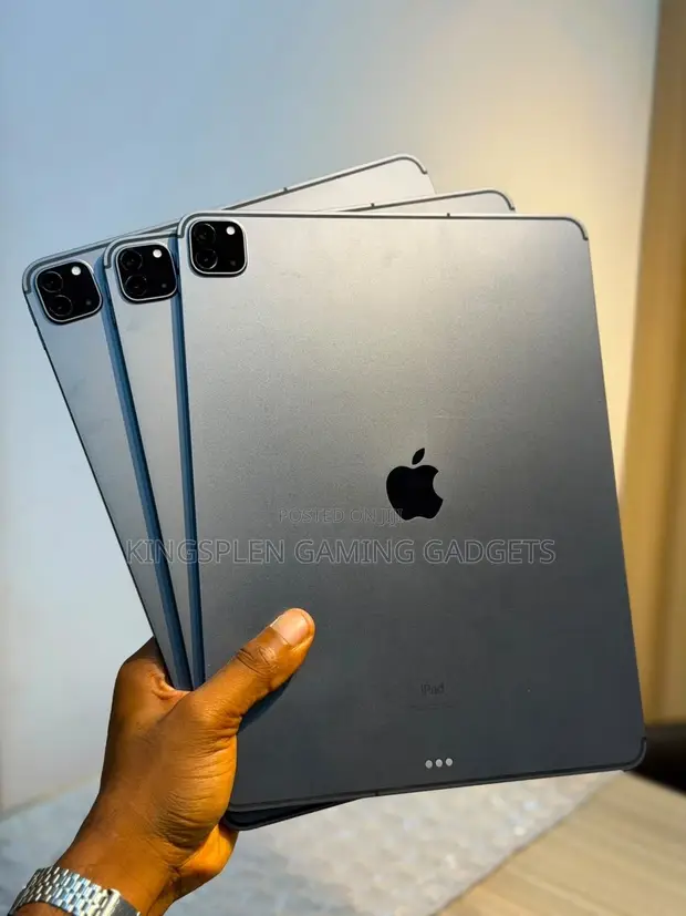 Apple iPad Pro 12.9 (2022) 256GB Gray - 1