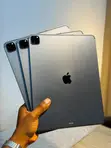 Apple iPad Pro 12.9 (2022) 256GB Gray - 1