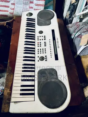 Yamaha EOS B700 Tsohon Synth Workstation