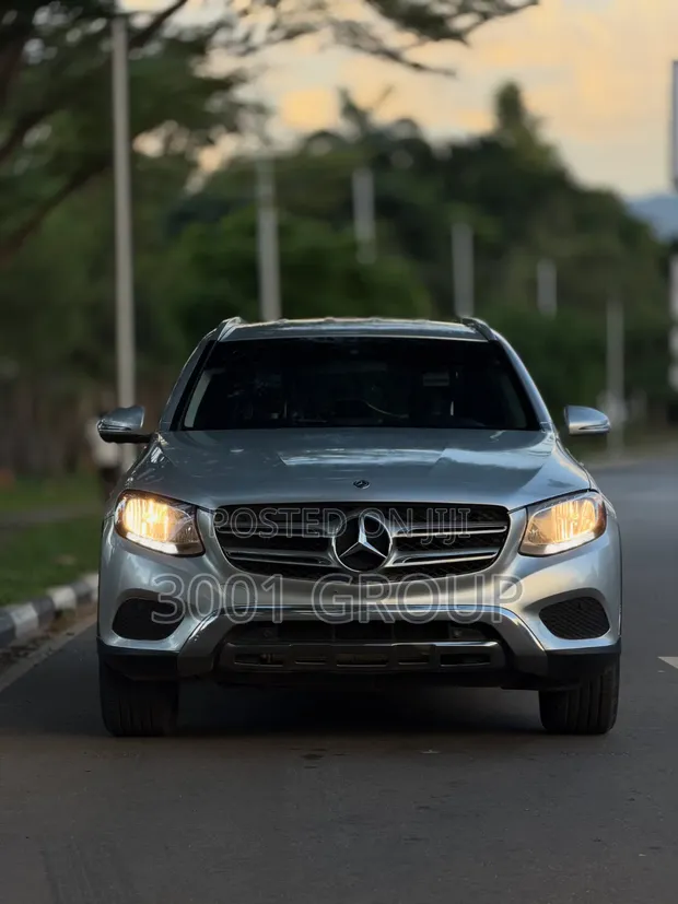 Mercedes-Benz GLC300 2017 Silver - 1