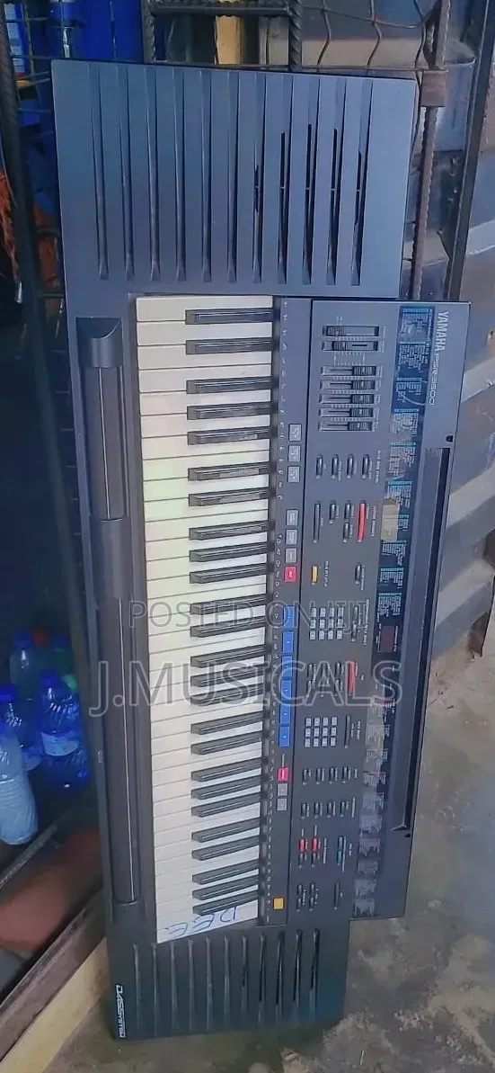 Yamaha PSR-E350 Keyboard with Power Adapter - 1