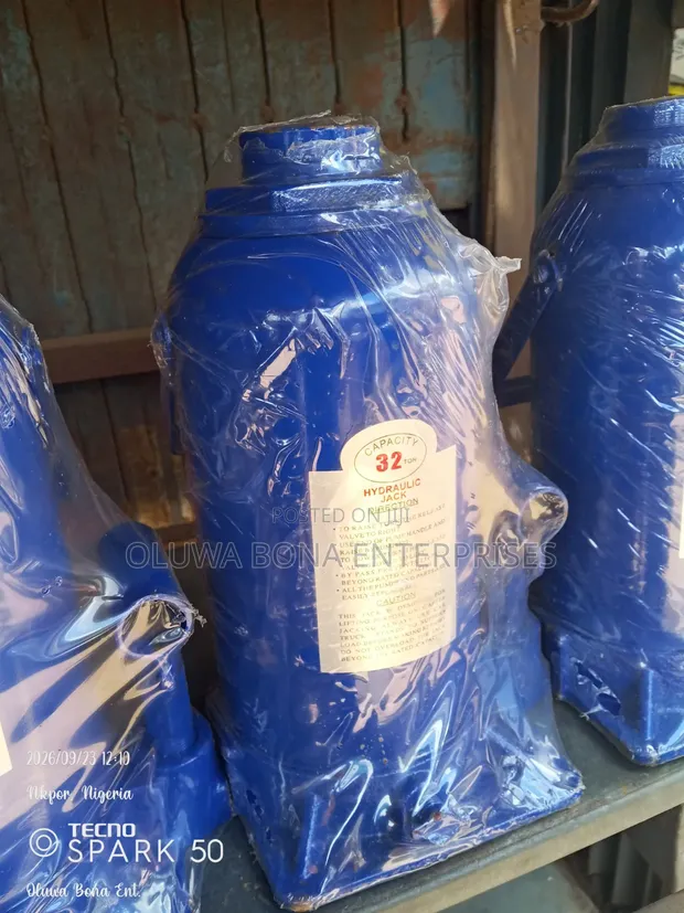 32 Ton Hydraulic Jack - 1