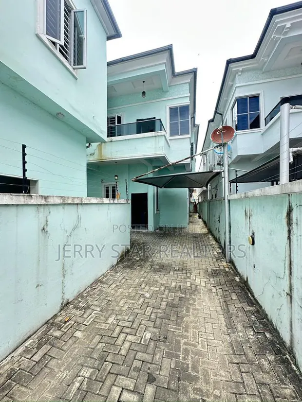 4 Bedroom Semi-Detached Duplex a ke sayarwa a Chevron - 1