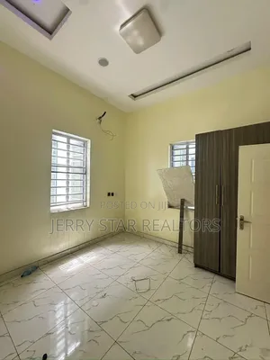 4 Bedroom Semi-Detached Duplex a ke sayarwa a Chevron