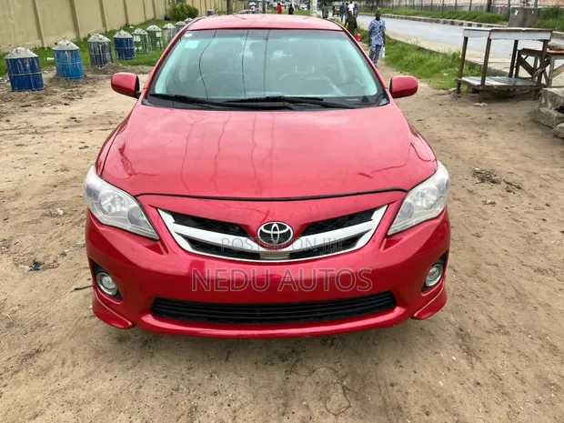 Toyota Corolla 2011 Red - 1