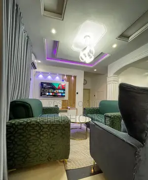 Luxurious 2 Bedroom Apartment with Snooker, Ajao Estate