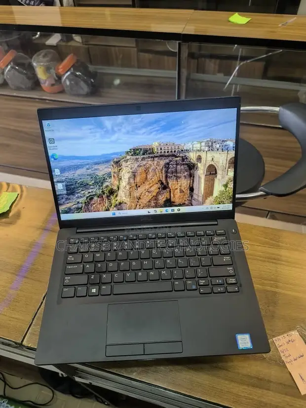 Dell Latitude 7390 Laptop - Core i5, 8GB RAM, 256GB SSD - 1