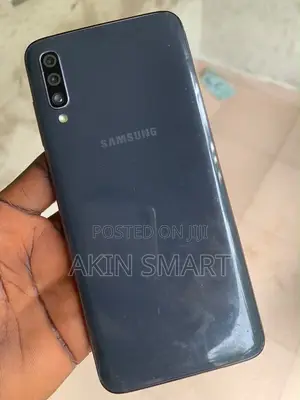 Samsung Galaxy A70 128GB Black (Used, Cracked Screen)