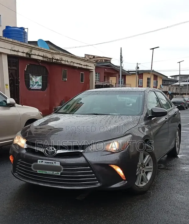Toyota Camry LE 2.5L Gray na 2015 - 1