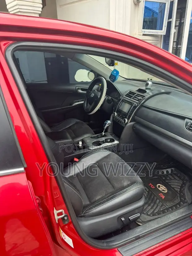 2012 Toyota Camry SE Red - 1