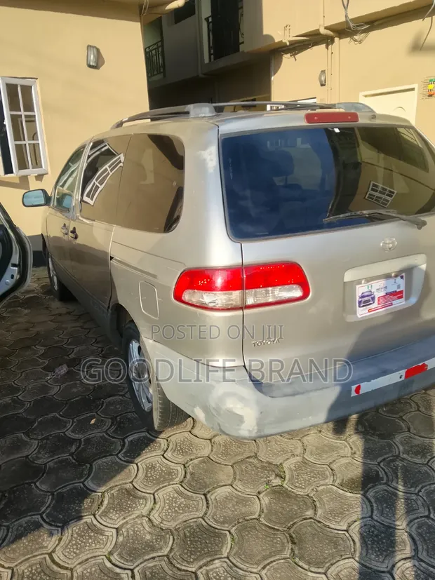Toyota Sienna LE 2001 Zinari - 1