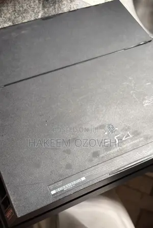 PlayStation 4 tare da Kwamfuta 2 da Wasanni