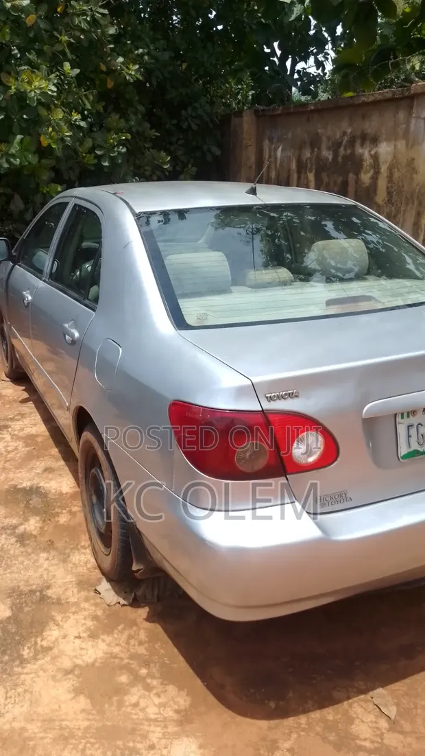 Toyota Corolla 2005 Silver - 1