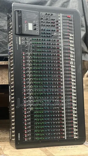 Yamaha 32-Channel Semi-Digital Mixer